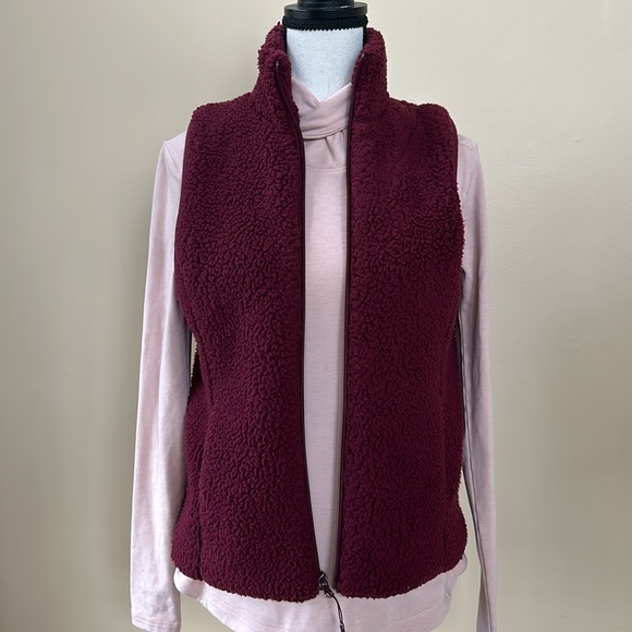 CALIA by Carrie Underwood Sherpa Vest - Picture 12 of 13